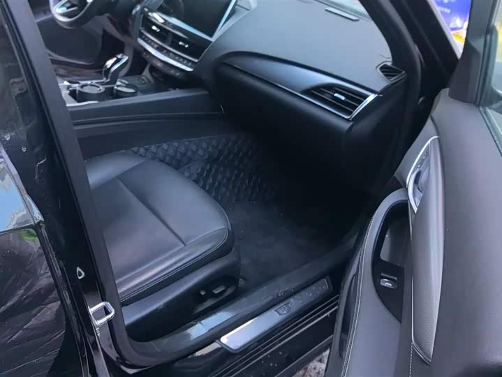 Фото 8 - Cadillac CT5