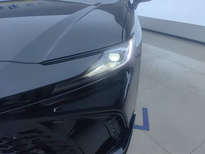 Фото 5 - Toyota Camry