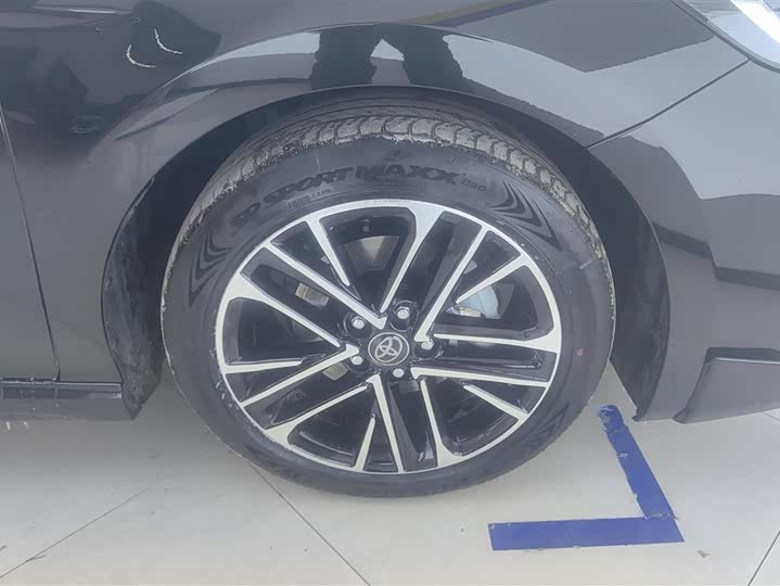 Фото 6 - Toyota Camry