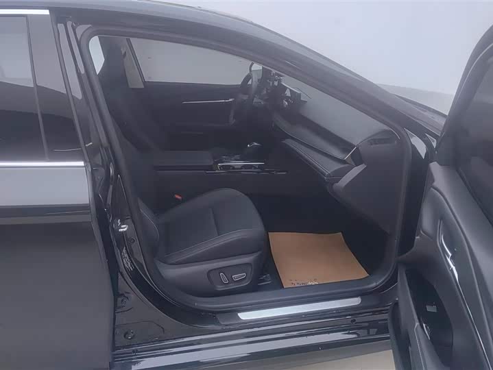 Фото 8 - Toyota Camry