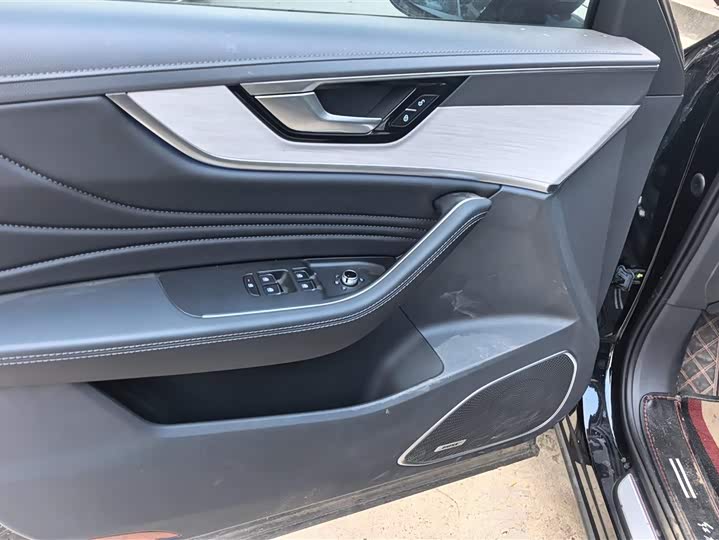 Фото 7 - Hongqi HS5