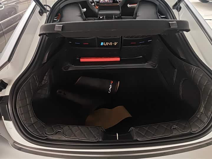 Фото 4 - Changan UNI-V