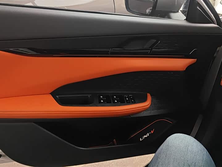 Фото 7 - Changan UNI-V