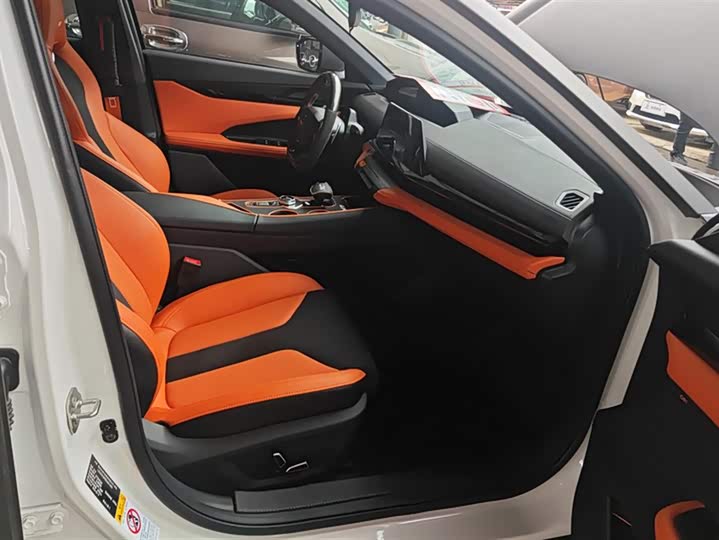 Фото 8 - Changan UNI-V