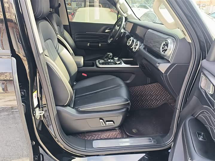 Фото 8 - Tank 300