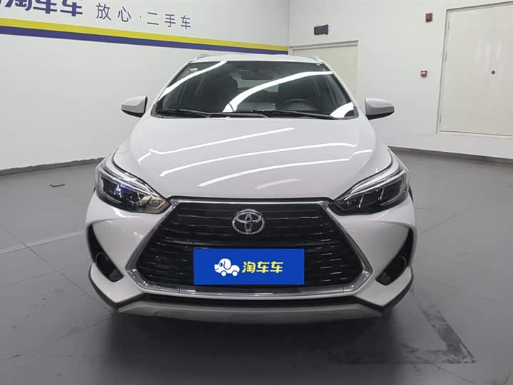 Фото 2 - Toyota Yaris L Hatchback