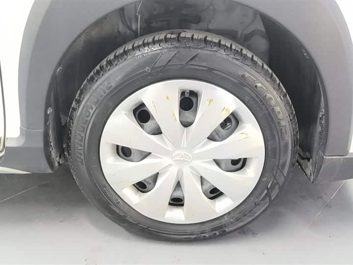 Фото 6 - Toyota Yaris L Hatchback