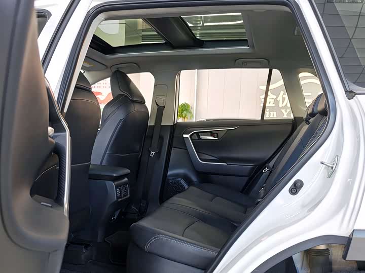 Фото 7 - Toyota Wildlander