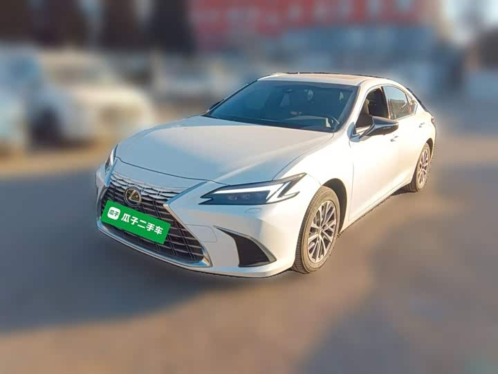 Фото 3 - Lexus ES