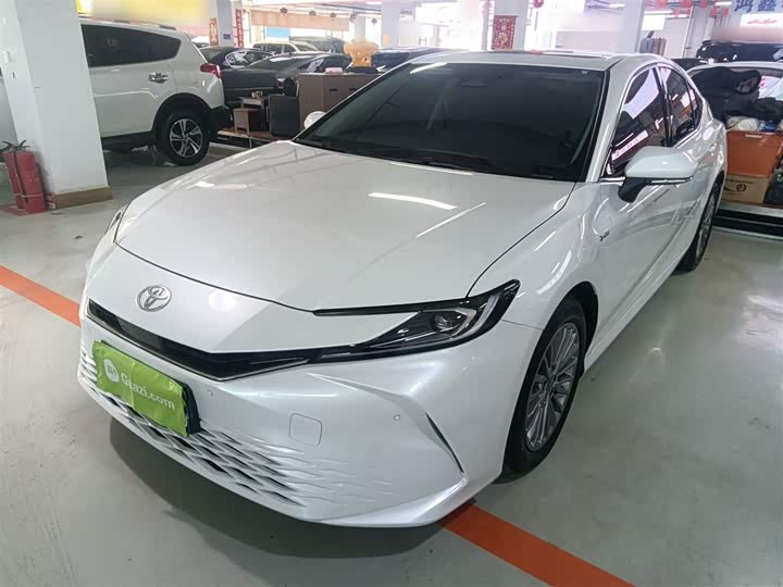 Фото 1 - Toyota Camry