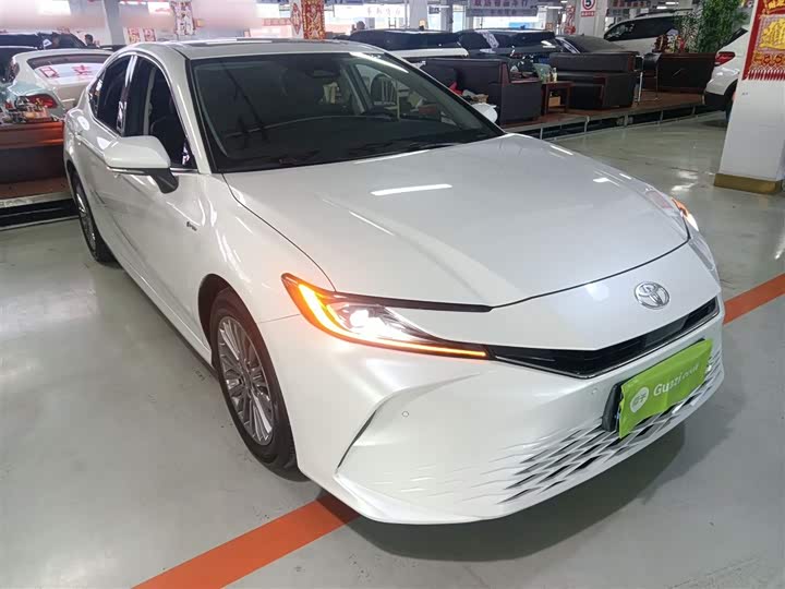 Фото 4 - Toyota Camry