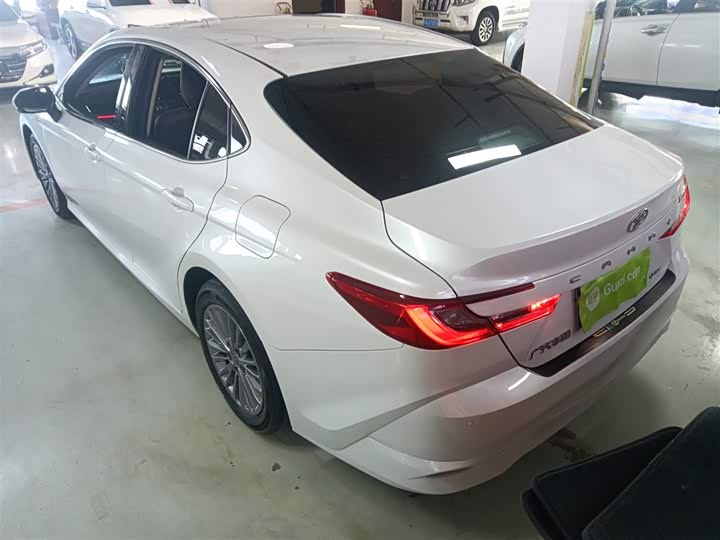 Фото 5 - Toyota Camry