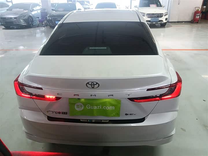 Фото 6 - Toyota Camry