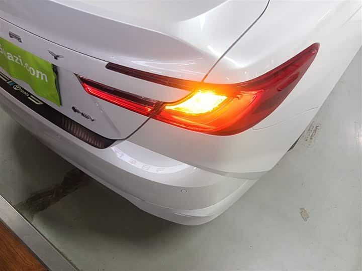 Фото 8 - Toyota Camry