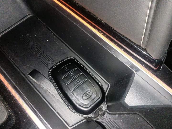 Фото 9 - Toyota Camry