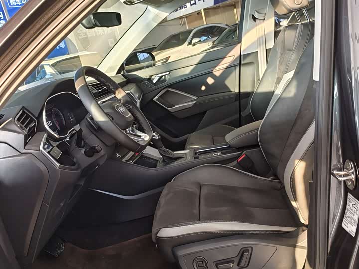 Фото 8 - Audi Q3