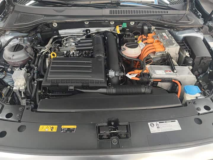 Фото 6 - Volkswagen Passat Hybrid