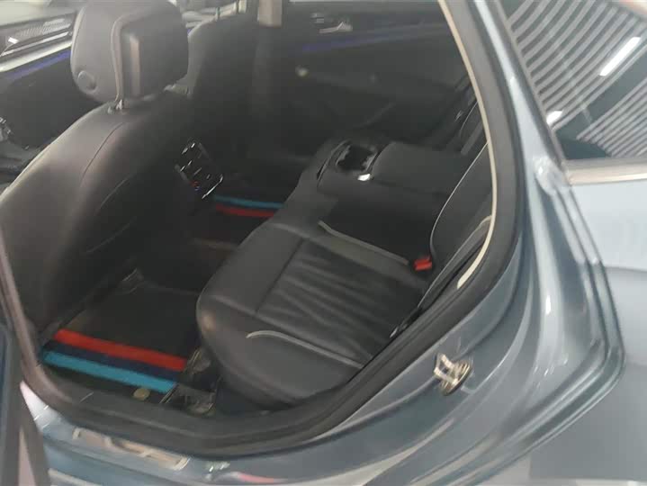 Фото 7 - Volkswagen Passat Hybrid