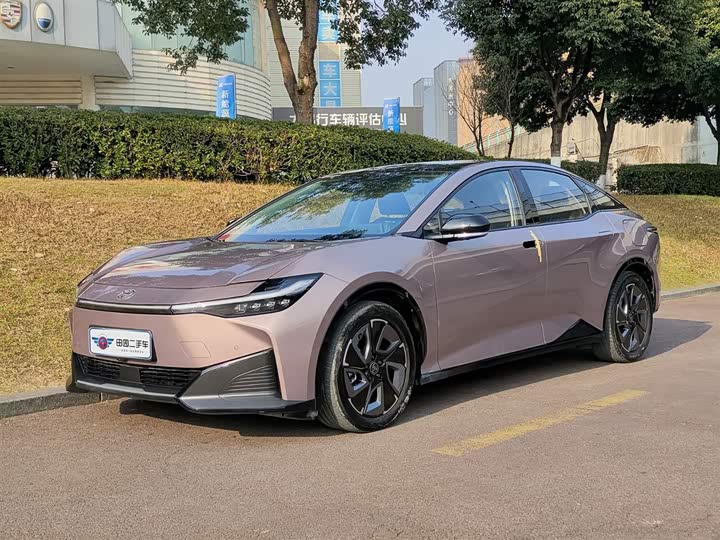 Фото 1 - Toyota bZ3