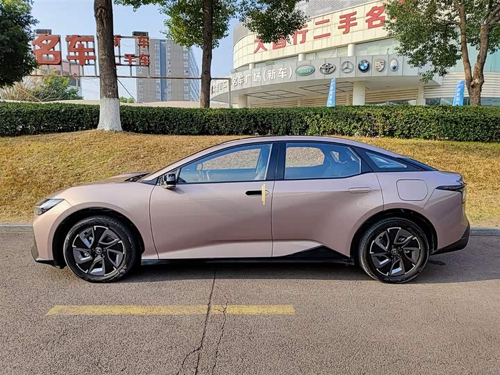 Фото 3 - Toyota bZ3