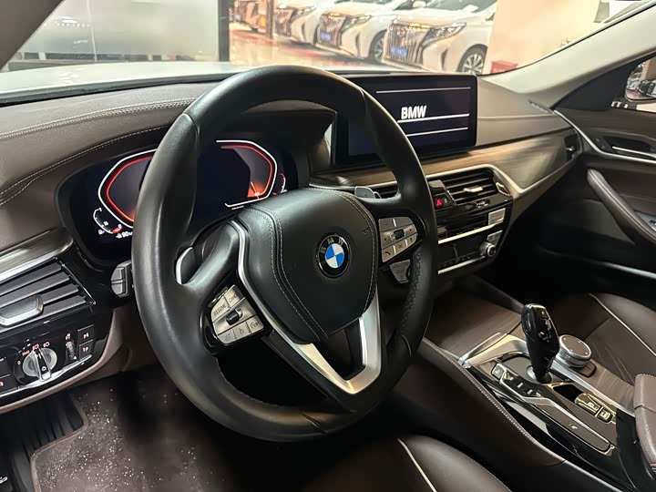 Фото 5 - BMW 5 Series