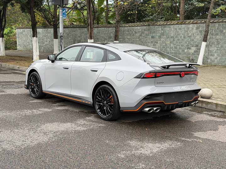 Фото 2 - Changan UNI-V