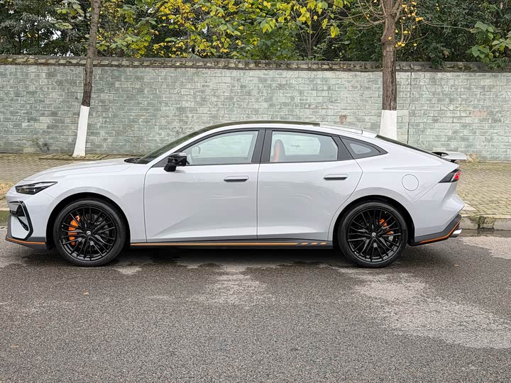 Фото 3 - Changan UNI-V