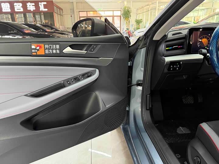 Фото 9 - Volkswagen Lamando L