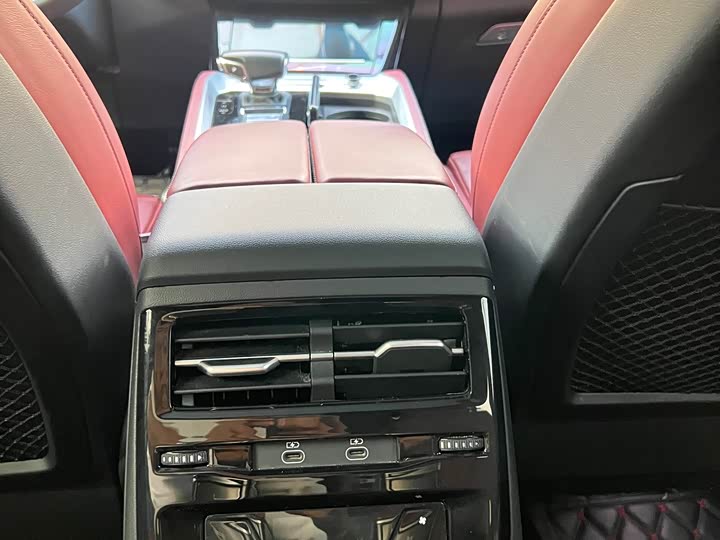 Фото 8 - Audi Q6