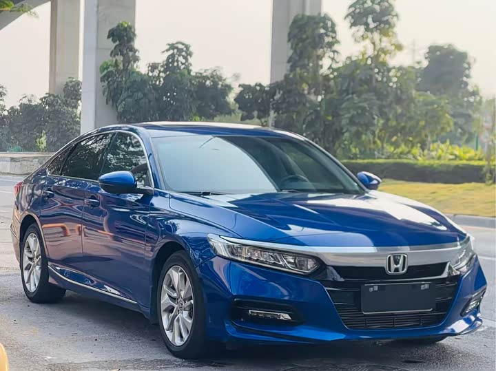 Фото 2 - Honda Accord