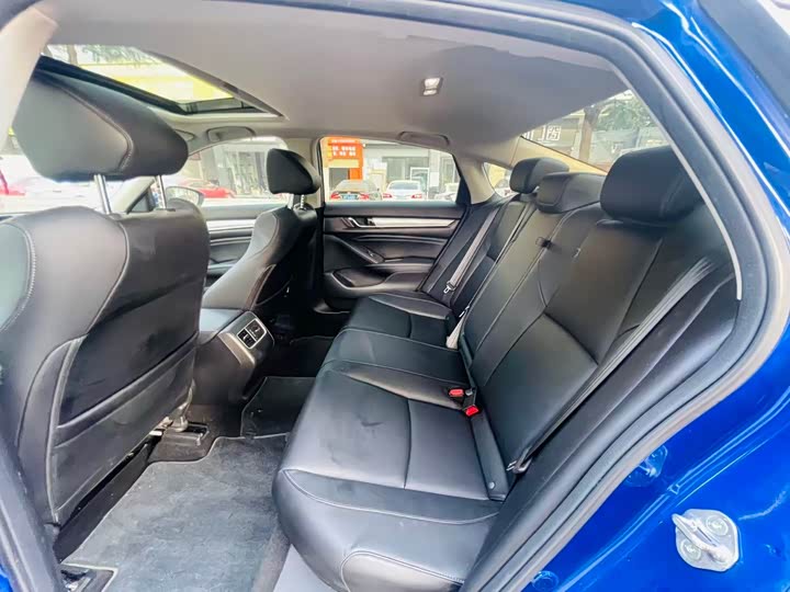 Фото 8 - Honda Accord