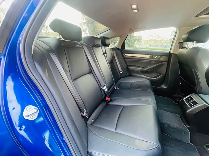 Фото 9 - Honda Accord