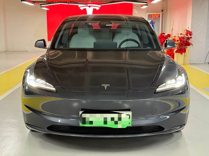 Фото 2 - Tesla Model 3