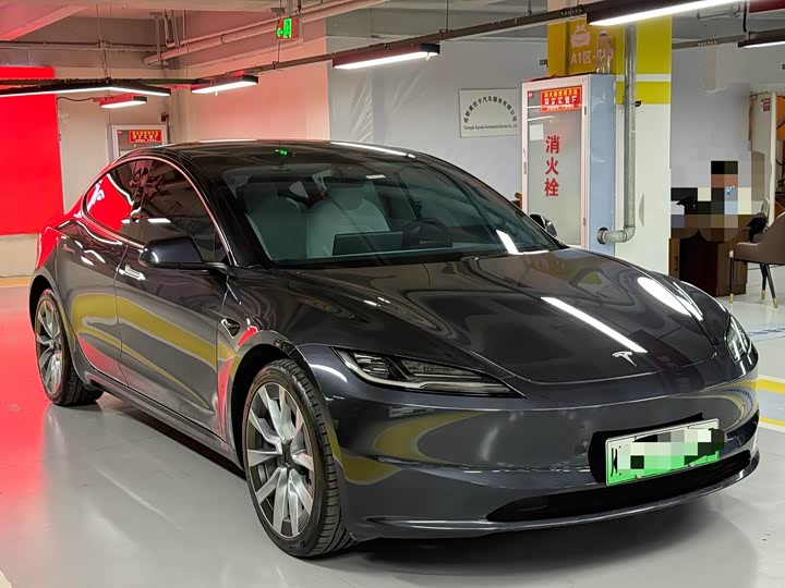 Фото 3 - Tesla Model 3