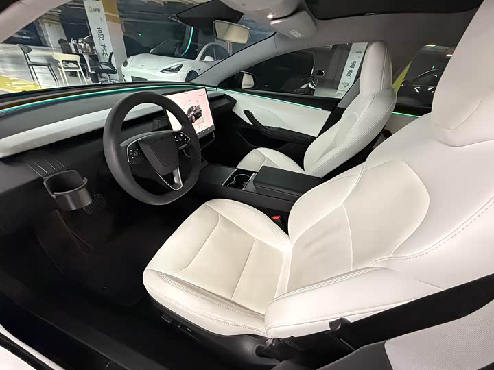 Фото 4 - Tesla Model 3