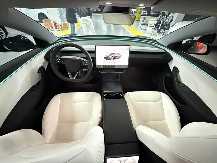 Фото 6 - Tesla Model 3