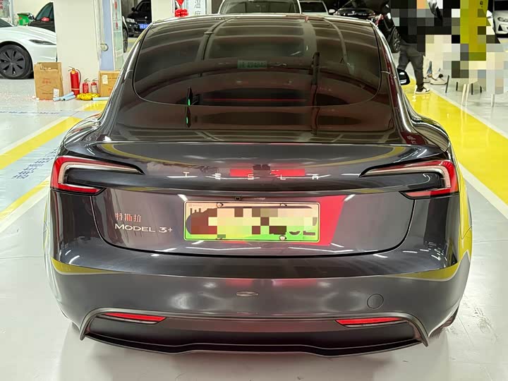 Фото 8 - Tesla Model 3