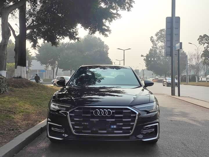 Фото 1 - Audi A6L