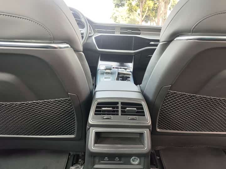 Фото 4 - Audi A6L