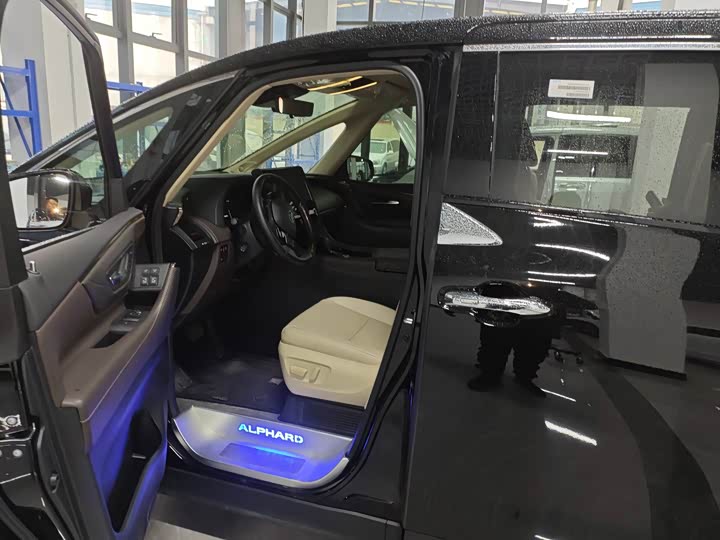 Фото 4 - Toyota Alphard