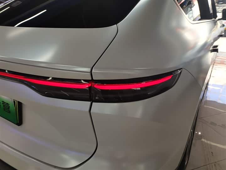 Фото 8 - Nio EC7