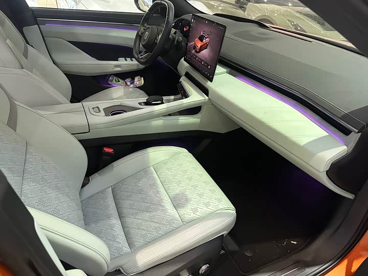 Фото 4 - Zeekr 001