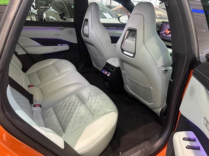 Фото 6 - Zeekr 001