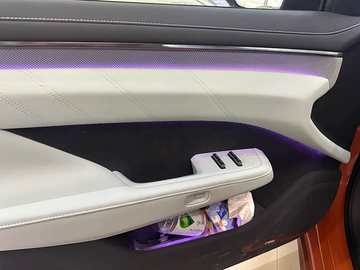 Фото 8 - Zeekr 001