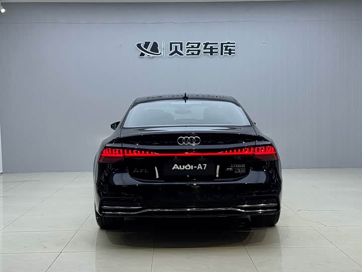 Фото 4 - Audi A7L