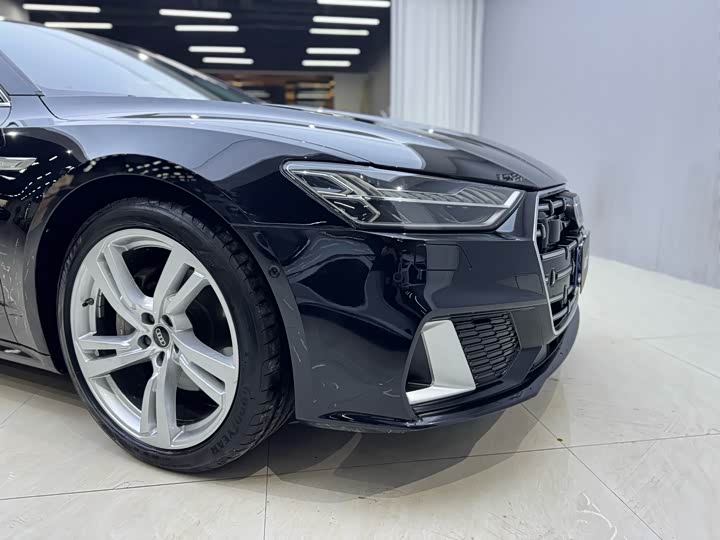Фото 7 - Audi A7L