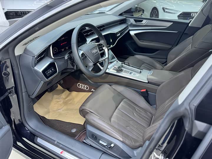 Фото 8 - Audi A7L