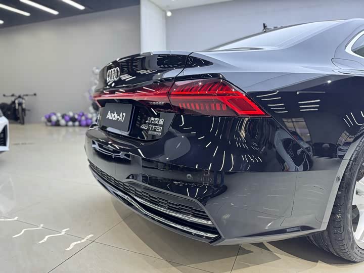 Фото 9 - Audi A7L