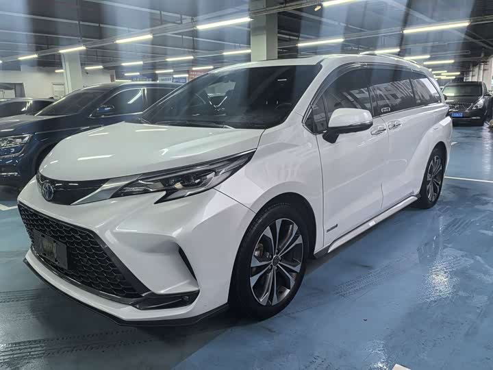 Фото 1 - Toyota Granvia