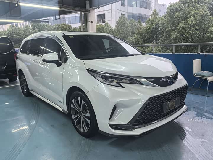 Фото 2 - Toyota Granvia